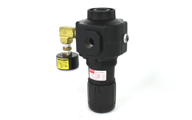 Dayton 4ZM21 Pneumatic Regulator, 300 PSI w/ Air Pressure Gauge - Image 3