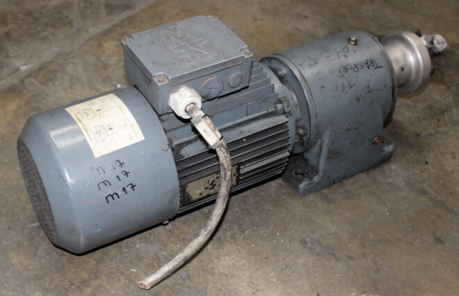 Sew-Eurodrive R60DT100LS4BHG Electric Motor, 3 Phase, 2.2kW w/ Speed Reducer - Image 3