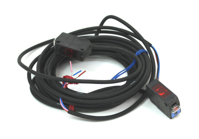 Keyence PZ2-51P Photoelectric Transmitter and Receiver Set, NEW - Image 3